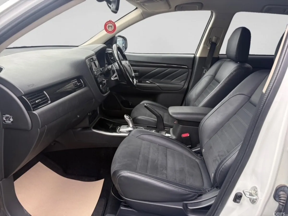 Mitsubishi Outlander SUV, Petrol Plug-in Hybrid, 2016, White
