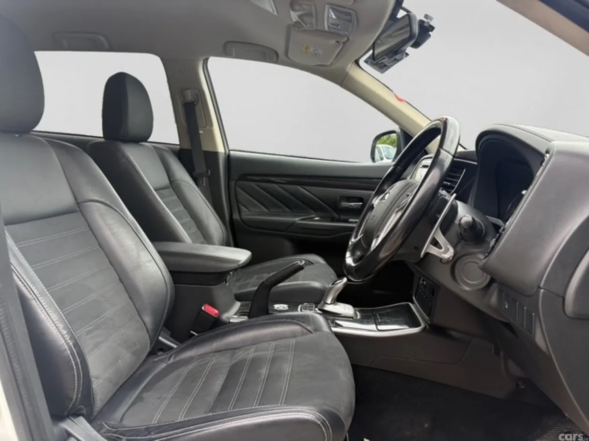 Mitsubishi Outlander SUV, Petrol Plug-in Hybrid, 2016, White