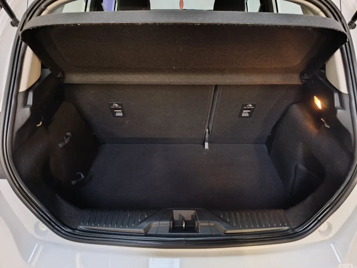 Ford Fiesta Hatchback, Petrol, 2018, White