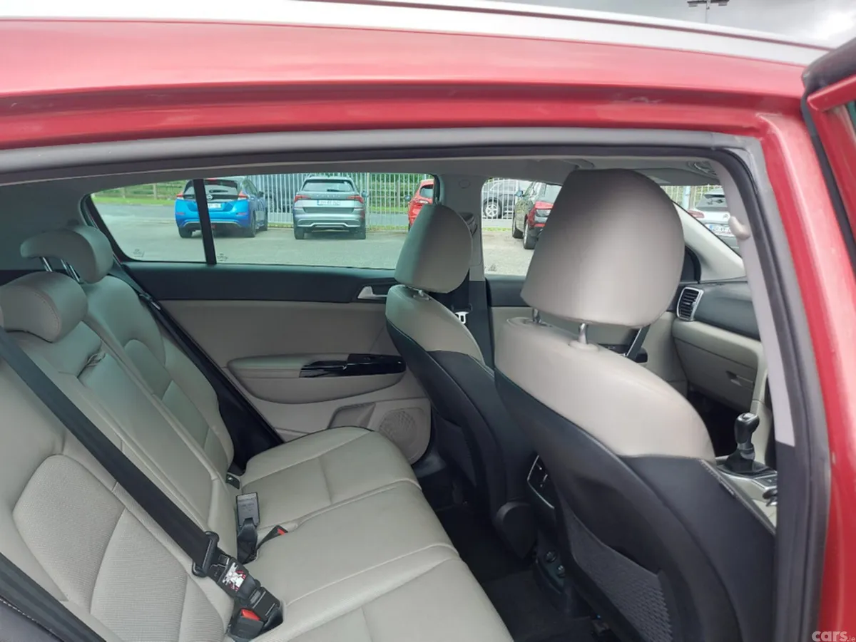 Kia Sportage MPV, Diesel, 2019, Red