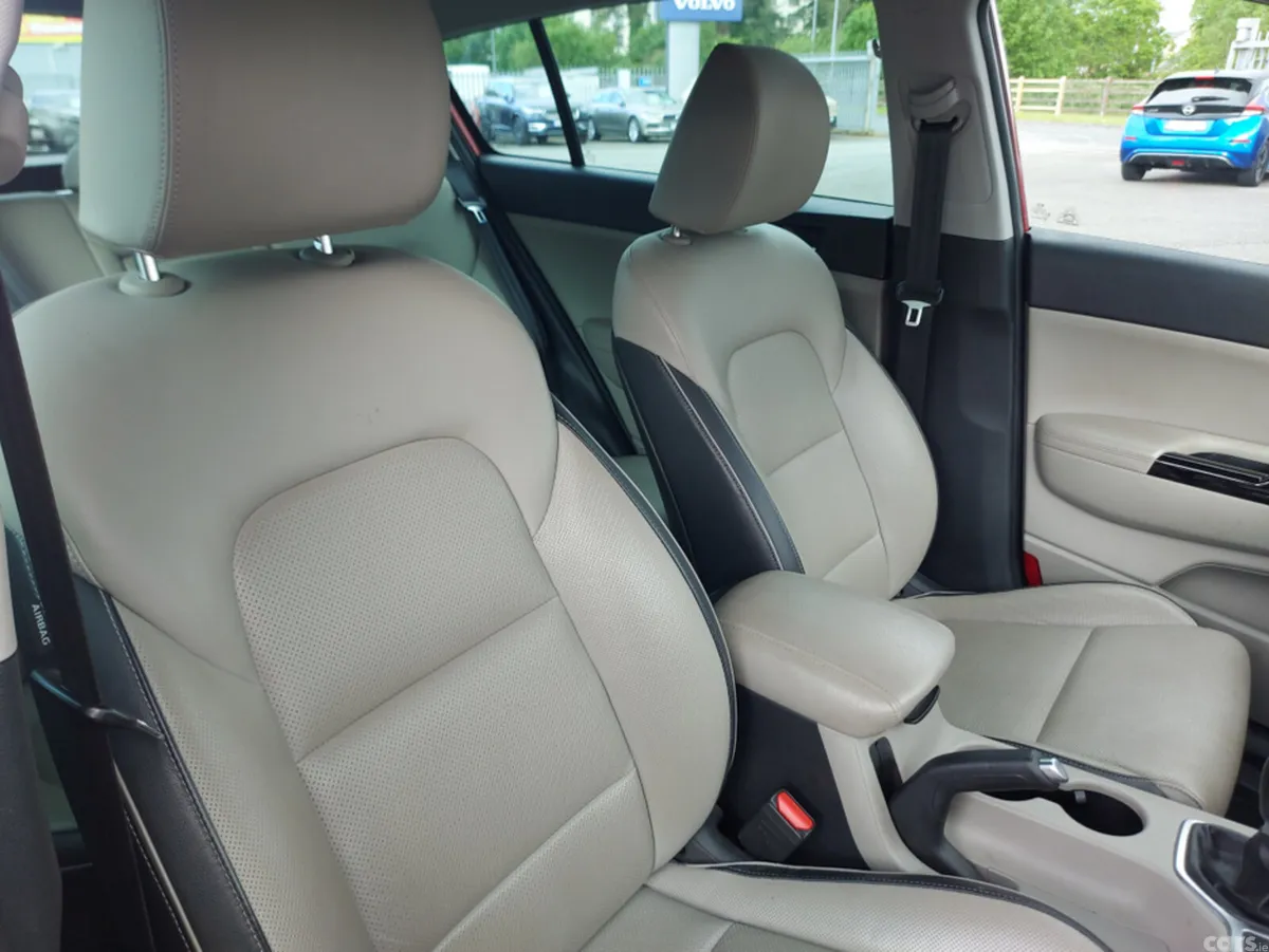 Kia Sportage MPV, Diesel, 2019, Red