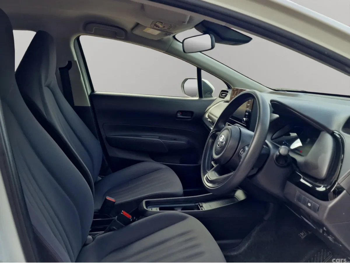 Toyota Aqua Hatchback, Petrol Hybrid, 2021, White