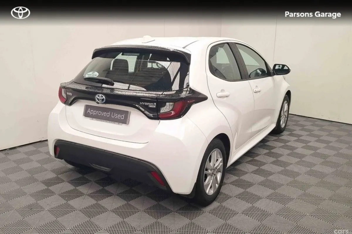 Toyota Yaris Hatchback, Petrol Hybrid, 2023, White