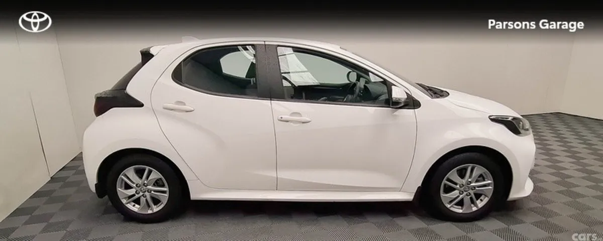 Toyota Yaris Hatchback, Petrol Hybrid, 2023, White