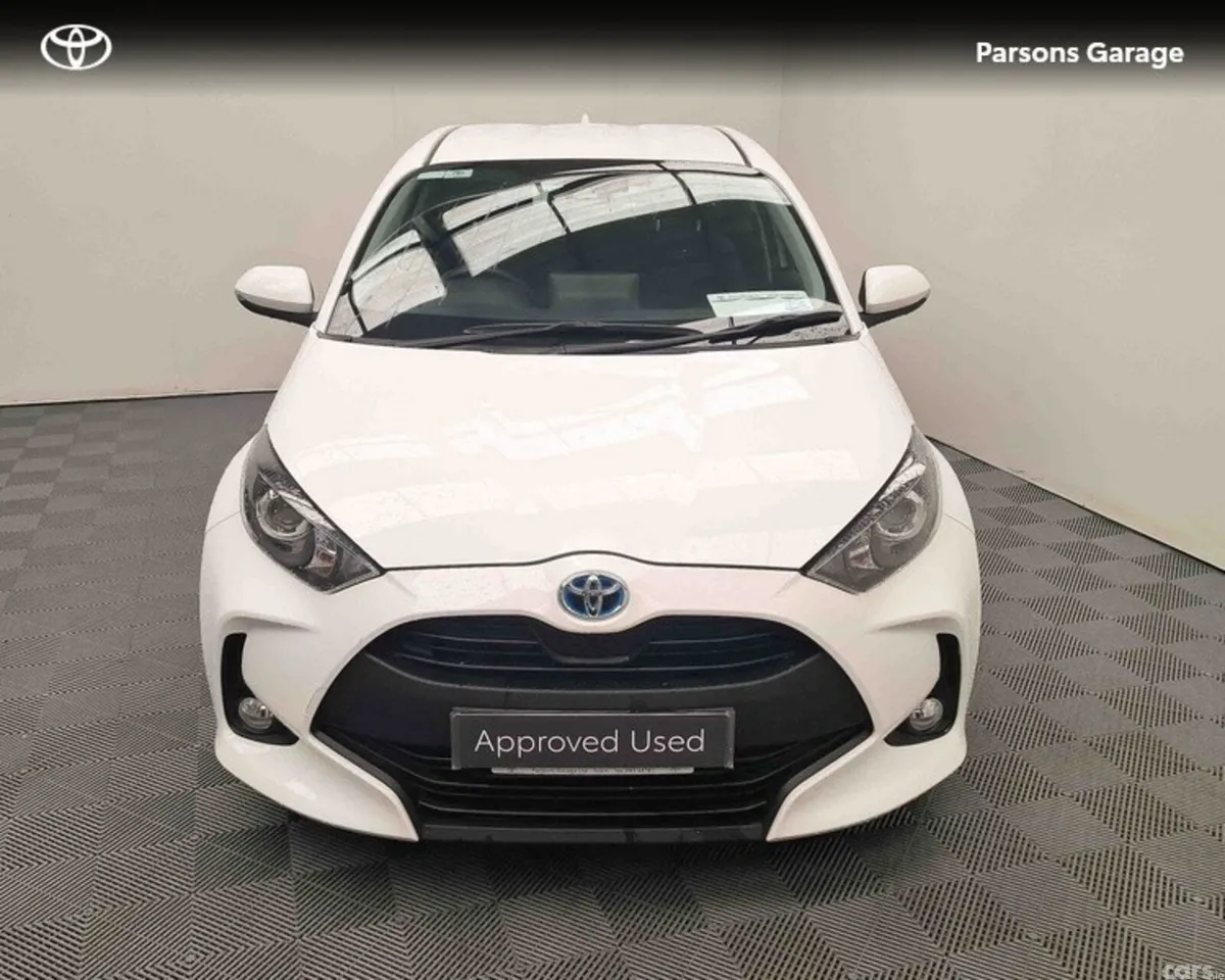 Toyota Yaris Hatchback, Petrol Hybrid, 2023, White