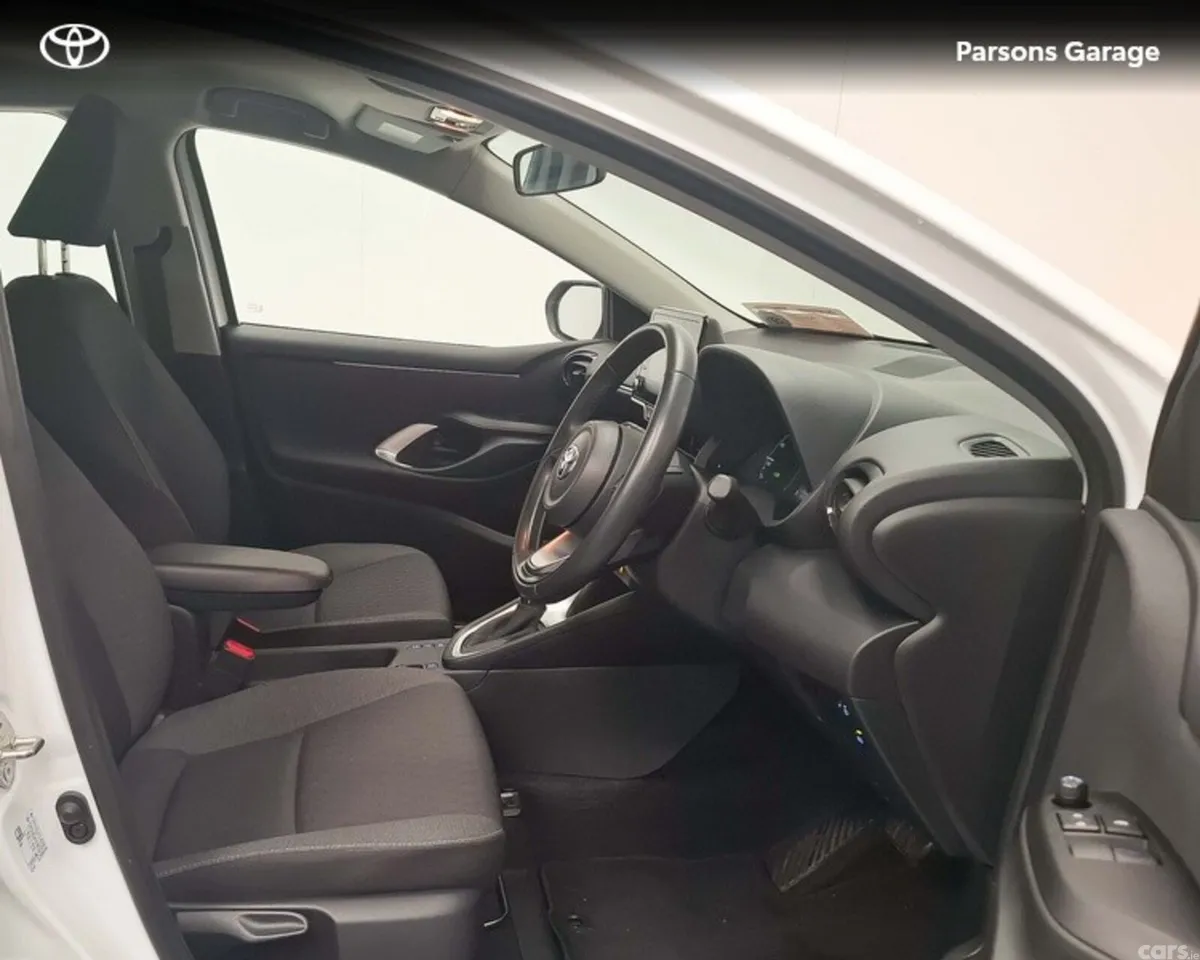 Toyota Yaris Hatchback, Petrol Hybrid, 2023, White