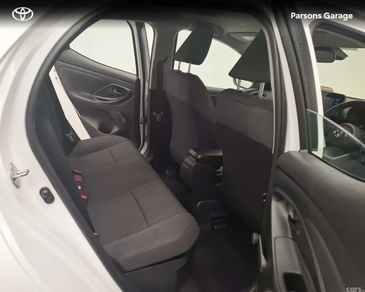 Toyota Yaris Hatchback, Petrol Hybrid, 2023, White