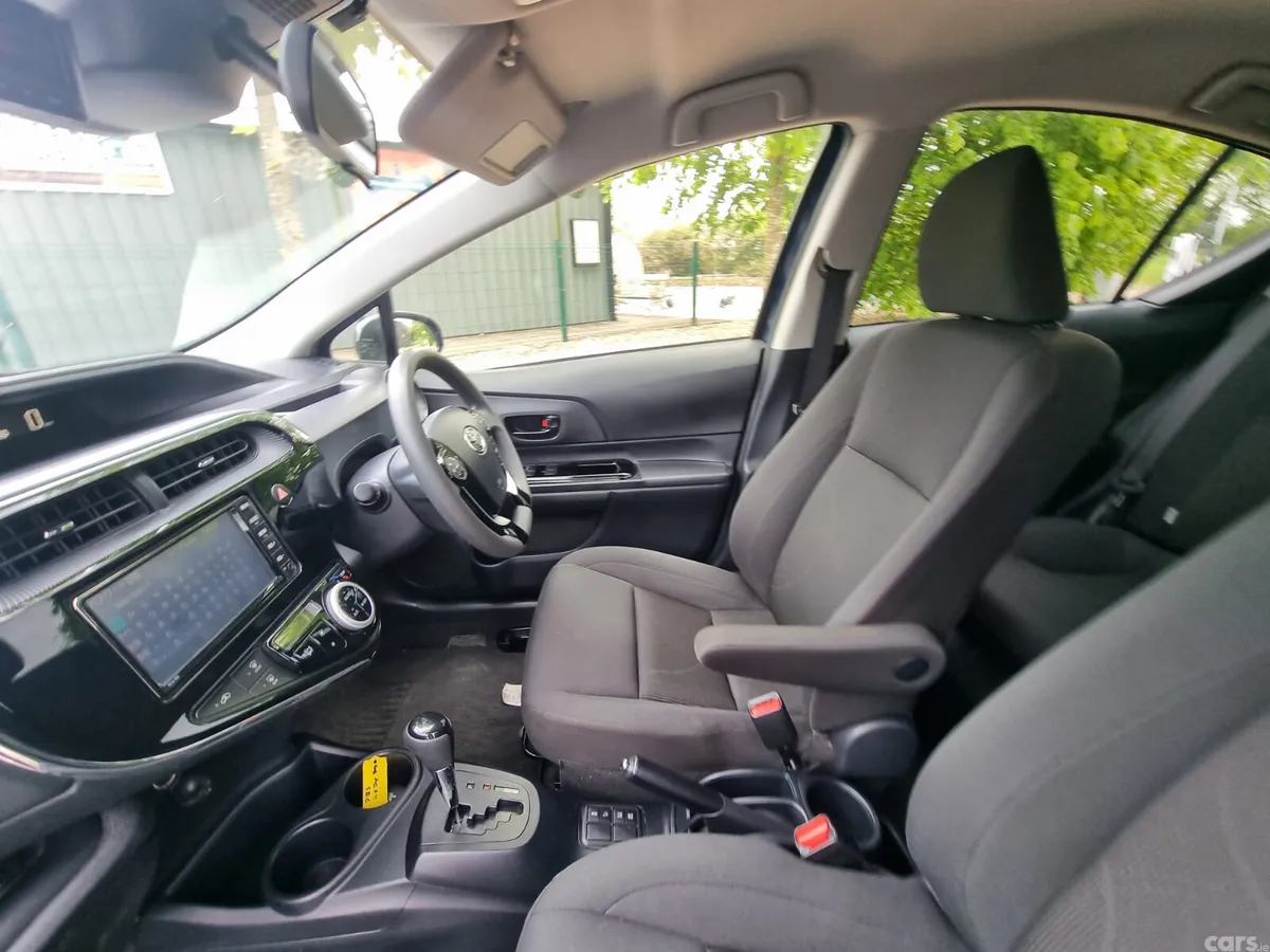 Toyota Aqua Hatchback, Petrol Hybrid, 2019, Blue