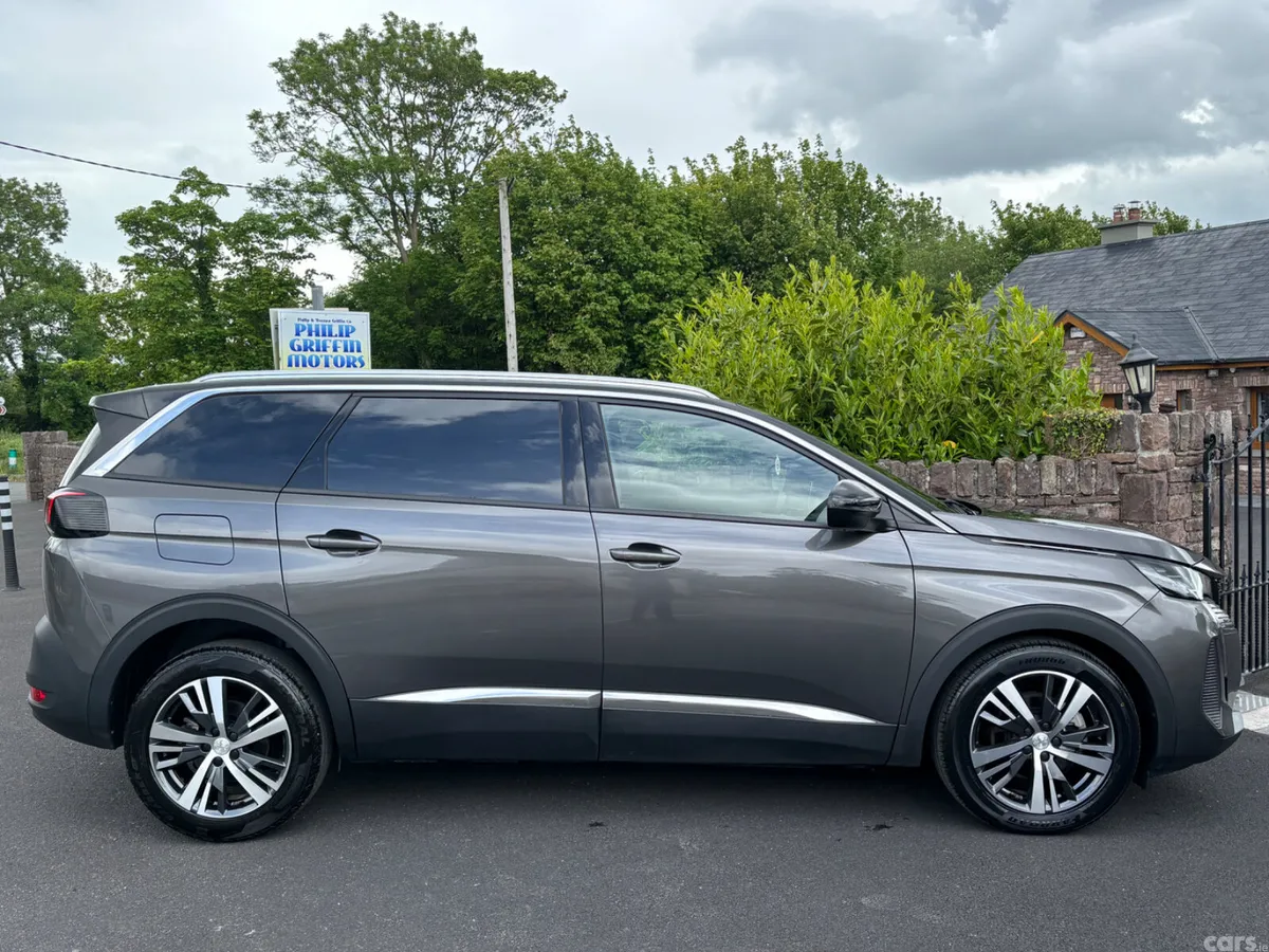 Peugeot 5008 MPV, Petrol Hybrid, 2024, Grey