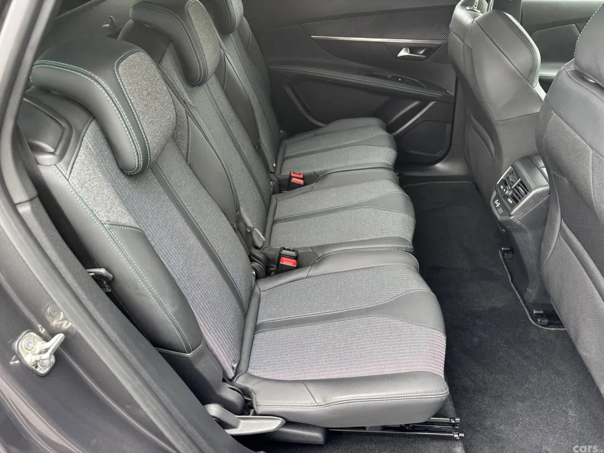 Peugeot 5008 MPV, Petrol Hybrid, 2024, Grey