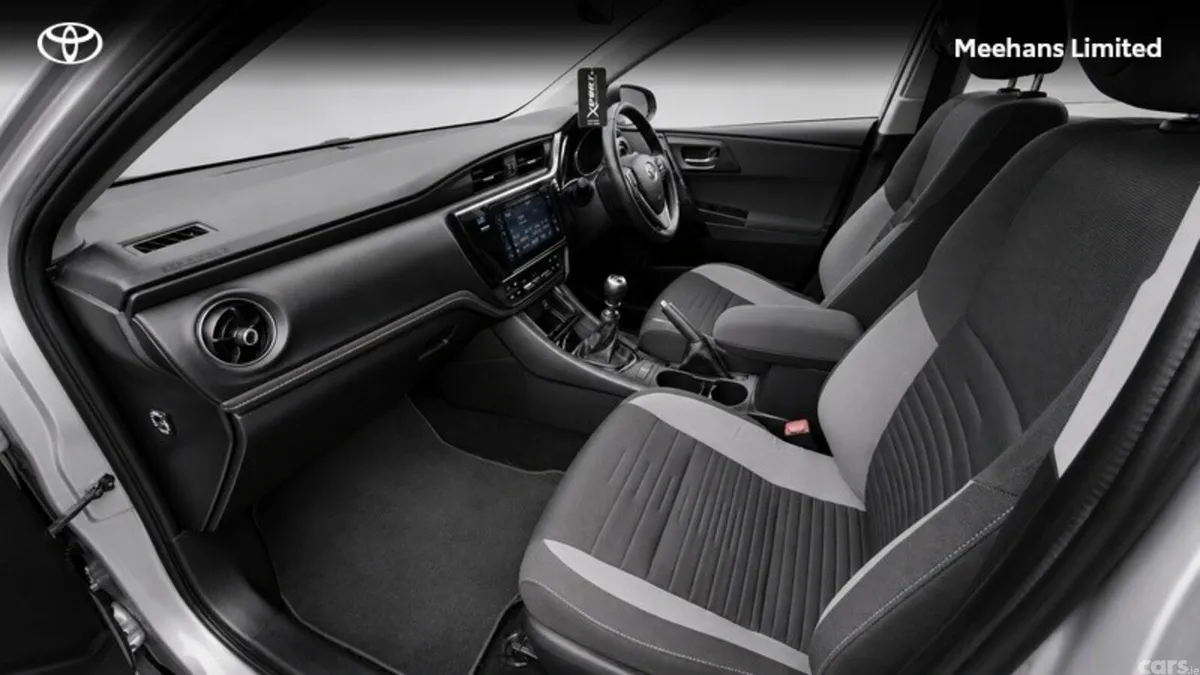 Toyota Auris Hatchback, Diesel, 2016, Silver
