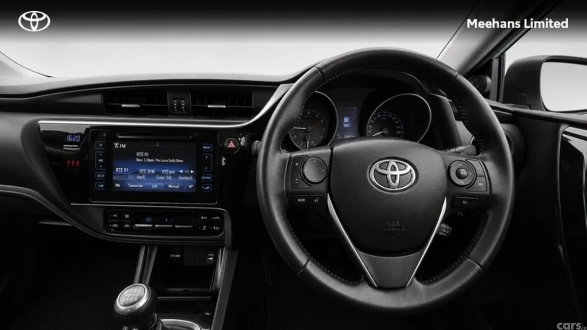 Toyota Auris Hatchback, Diesel, 2016, Silver