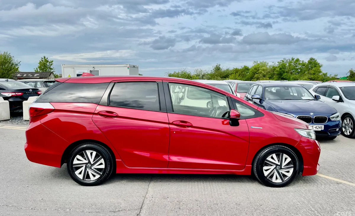 Honda Shuttle MPV, Petrol Hybrid, 2018, Red