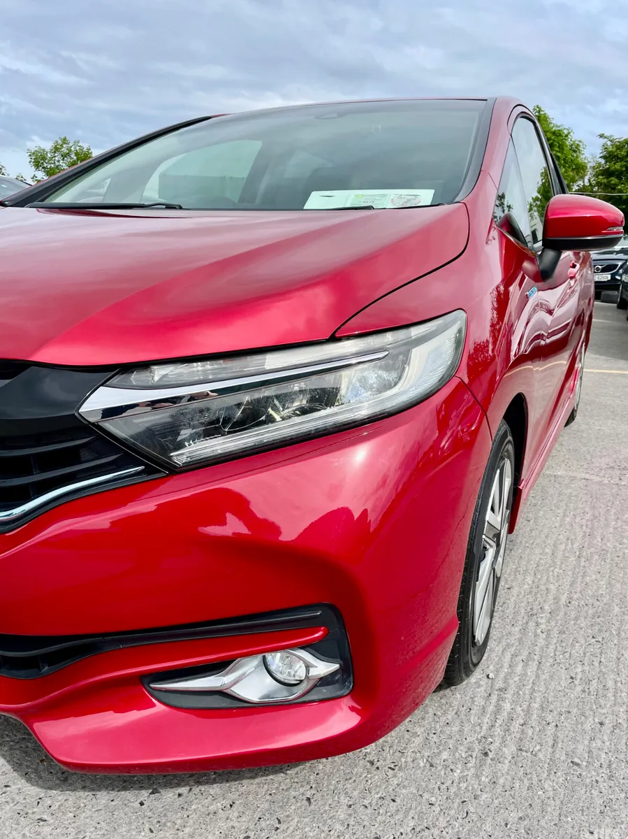 Honda Shuttle MPV, Petrol Hybrid, 2018, Red