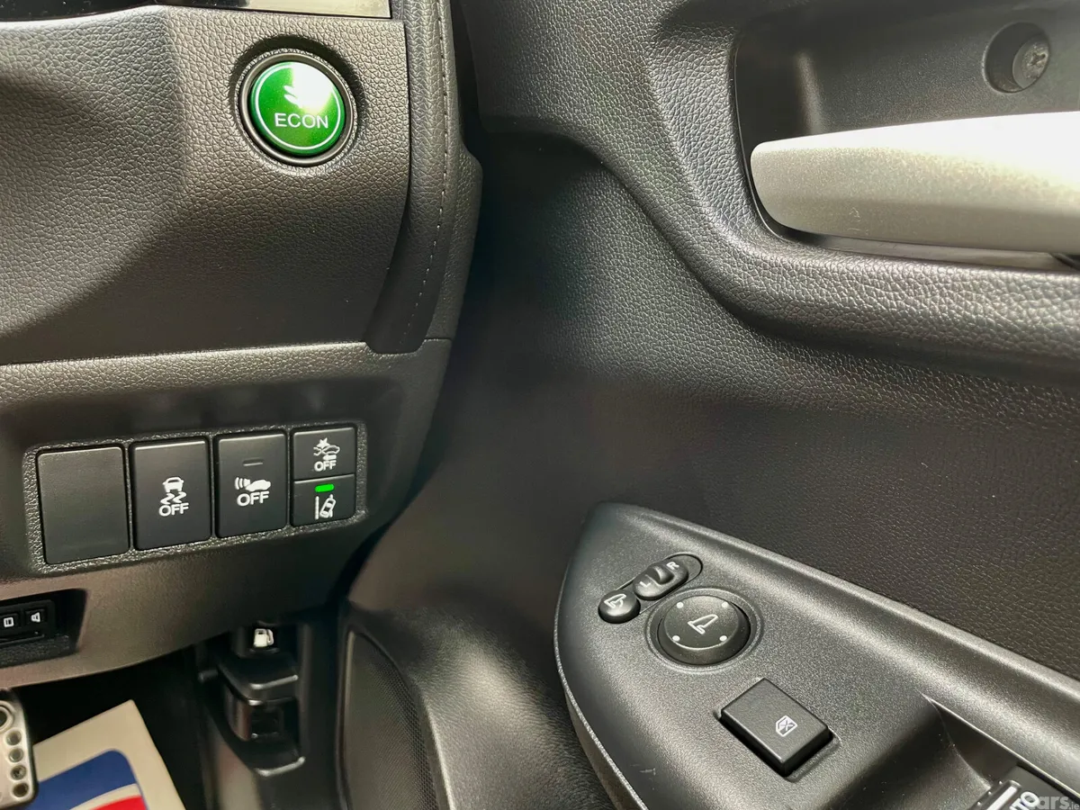 Honda Shuttle MPV, Petrol Hybrid, 2018, Red