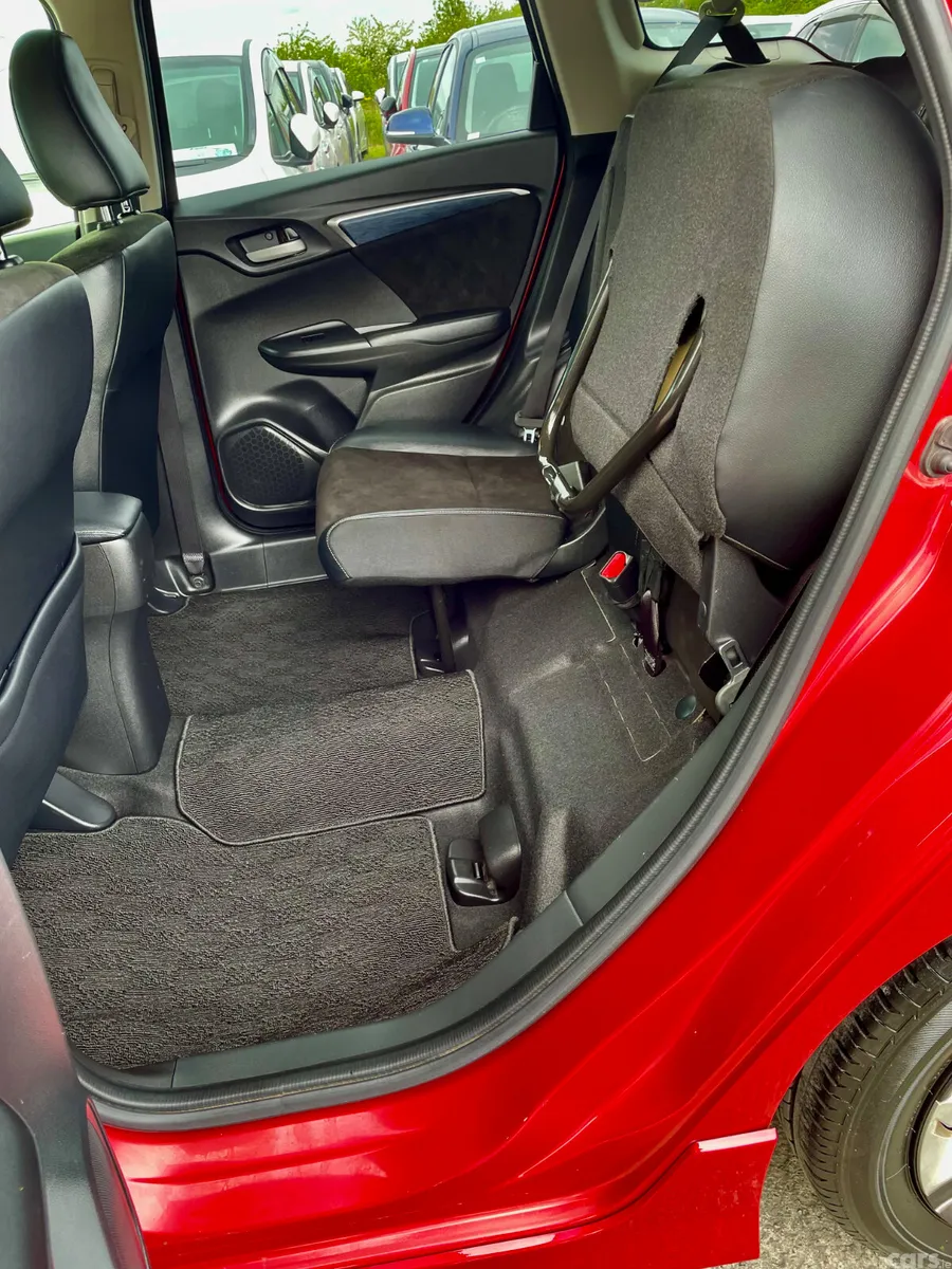 Honda Shuttle MPV, Petrol Hybrid, 2018, Red