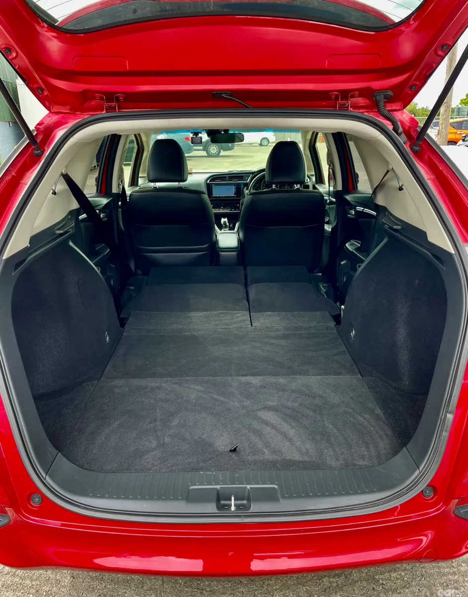 Honda Shuttle MPV, Petrol Hybrid, 2018, Red
