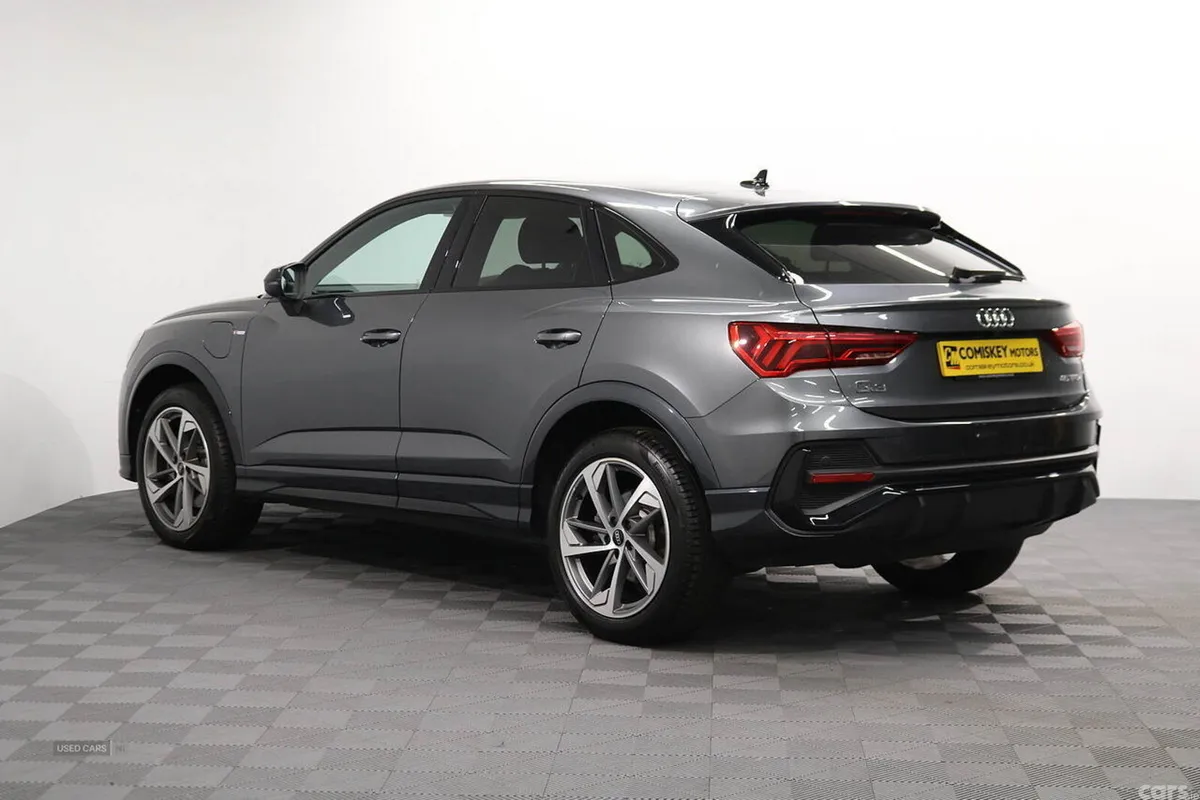 Audi Q3 SUV, Petrol Hybrid, 2023, Grey