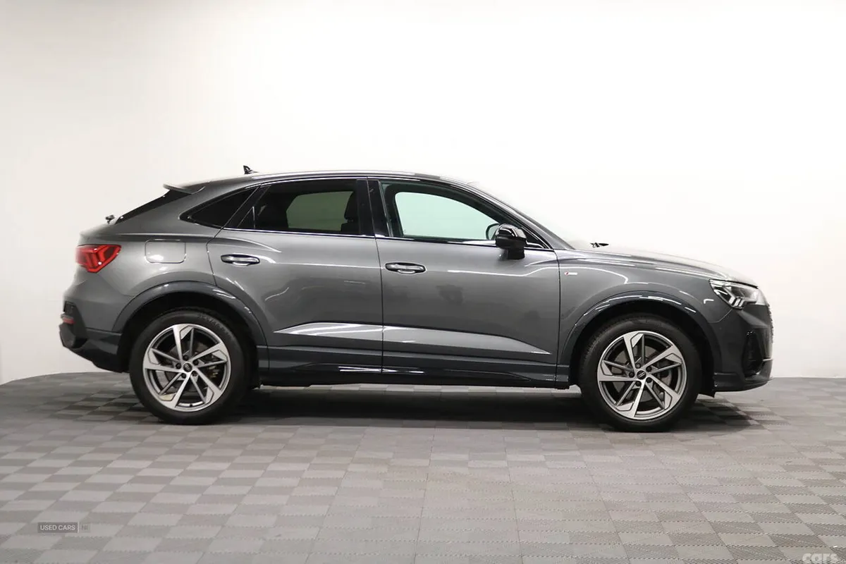 Audi Q3 SUV, Petrol Hybrid, 2023, Grey