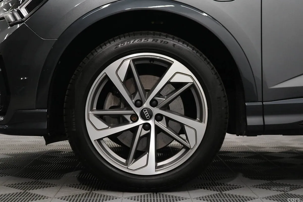 Audi Q3 SUV, Petrol Hybrid, 2023, Grey