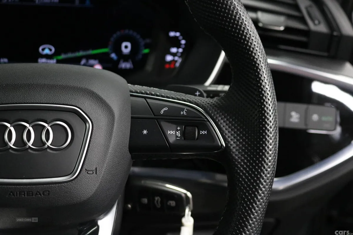 Audi Q3 SUV, Petrol Hybrid, 2023, Grey
