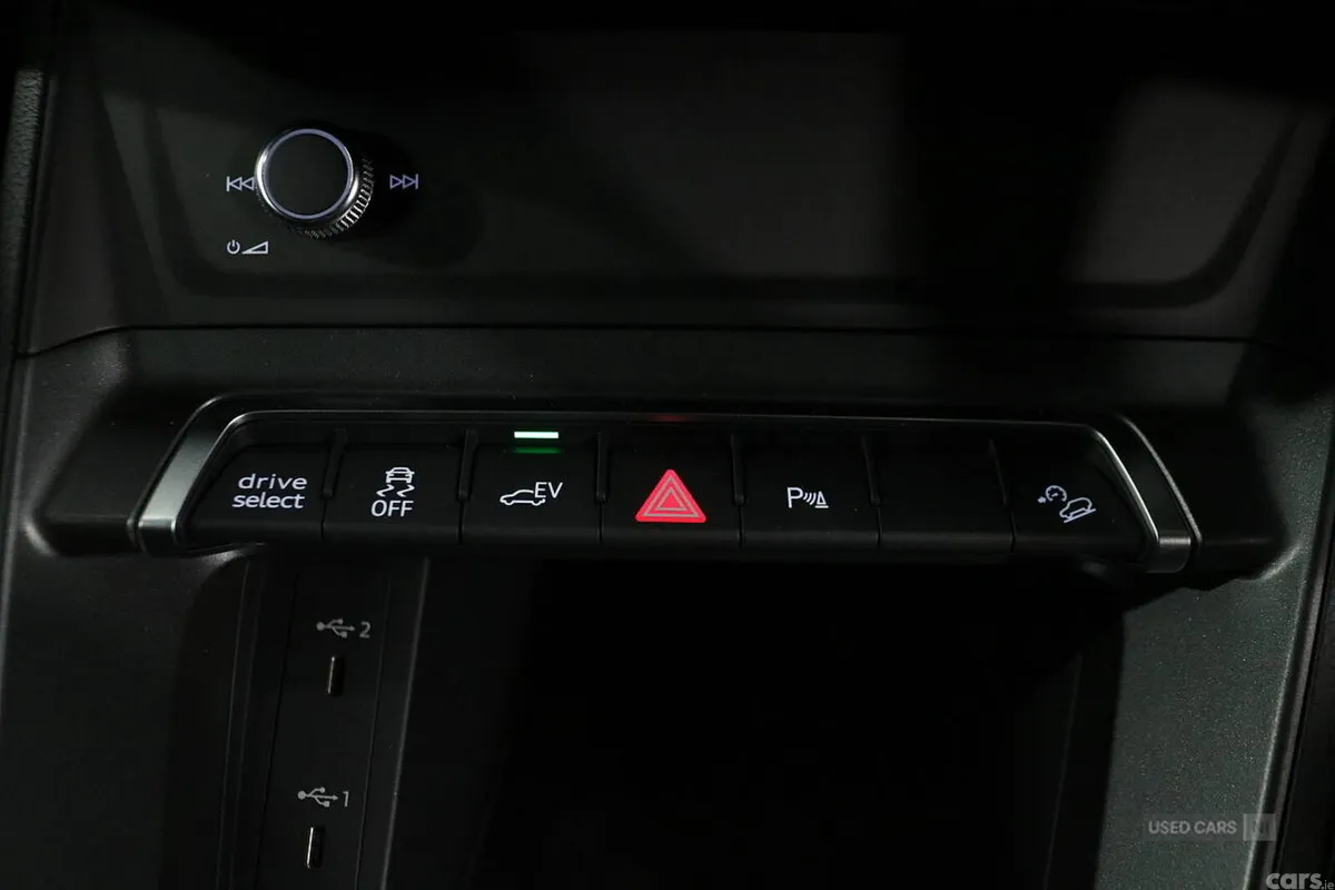 Audi Q3 SUV, Petrol Hybrid, 2023, Grey