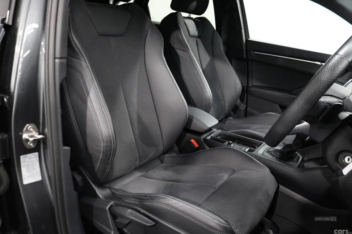 Audi Q3 SUV, Petrol Hybrid, 2023, Grey