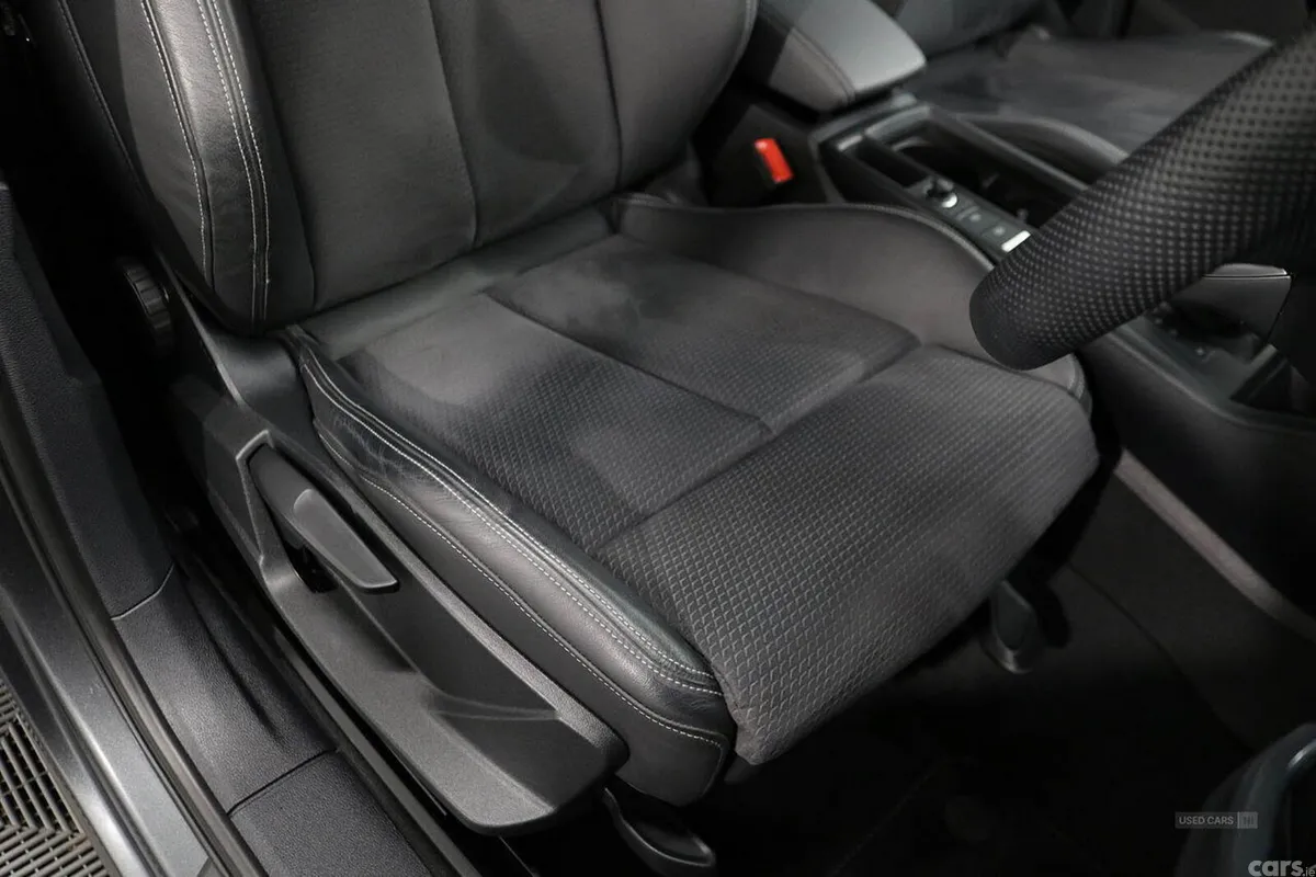Audi Q3 SUV, Petrol Hybrid, 2023, Grey