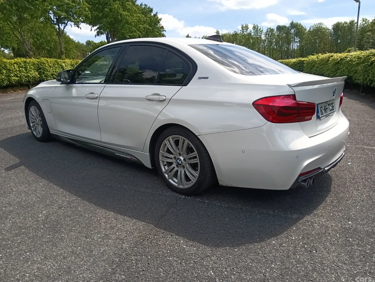 BMW 3-Series Saloon, Petrol Plug-in Hybrid, 2016, White