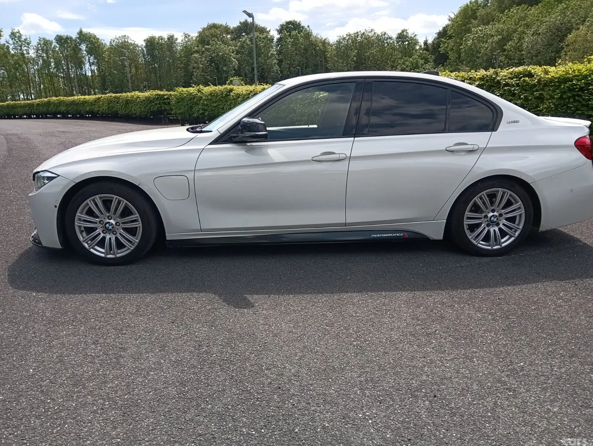 BMW 3-Series Saloon, Petrol Plug-in Hybrid, 2016, White