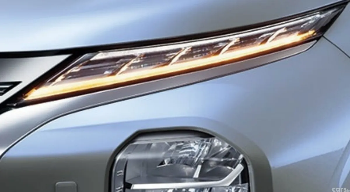 Mitsubishi Outlander SUV, Petrol Plug-in Hybrid, 2023, White