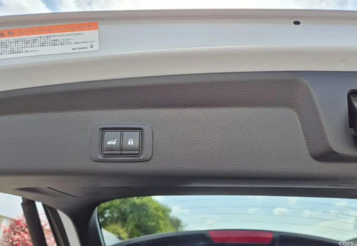 Mitsubishi Outlander SUV, Petrol Plug-in Hybrid, 2023, White