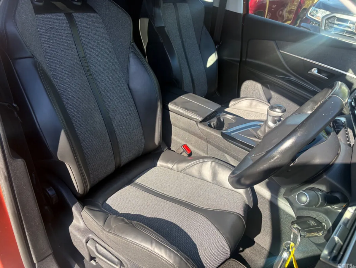 Peugeot 3008 MPV, Diesel, 2017, Brown
