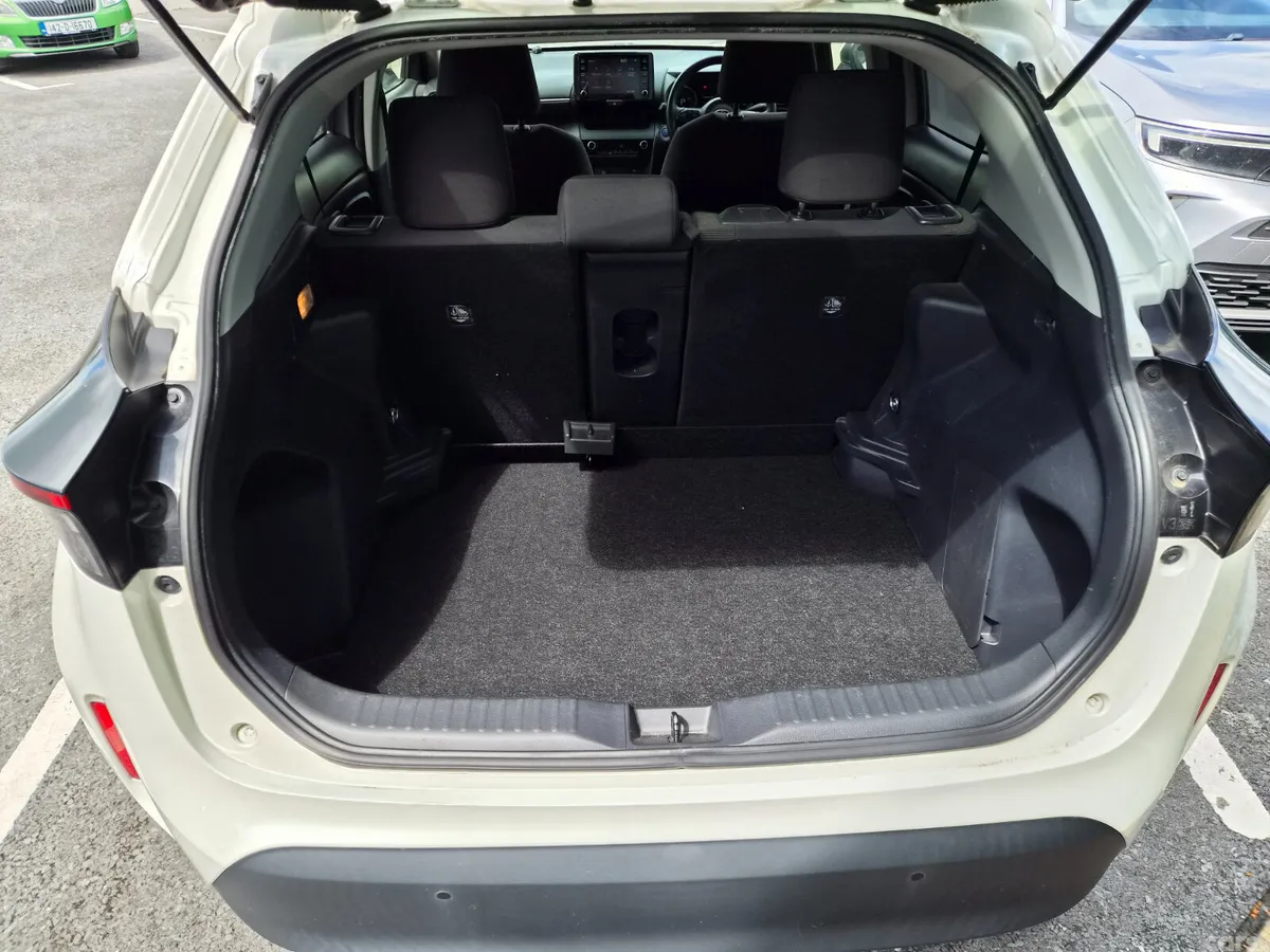 Toyota Yaris Cross SUV, Petrol Hybrid, 2021, White