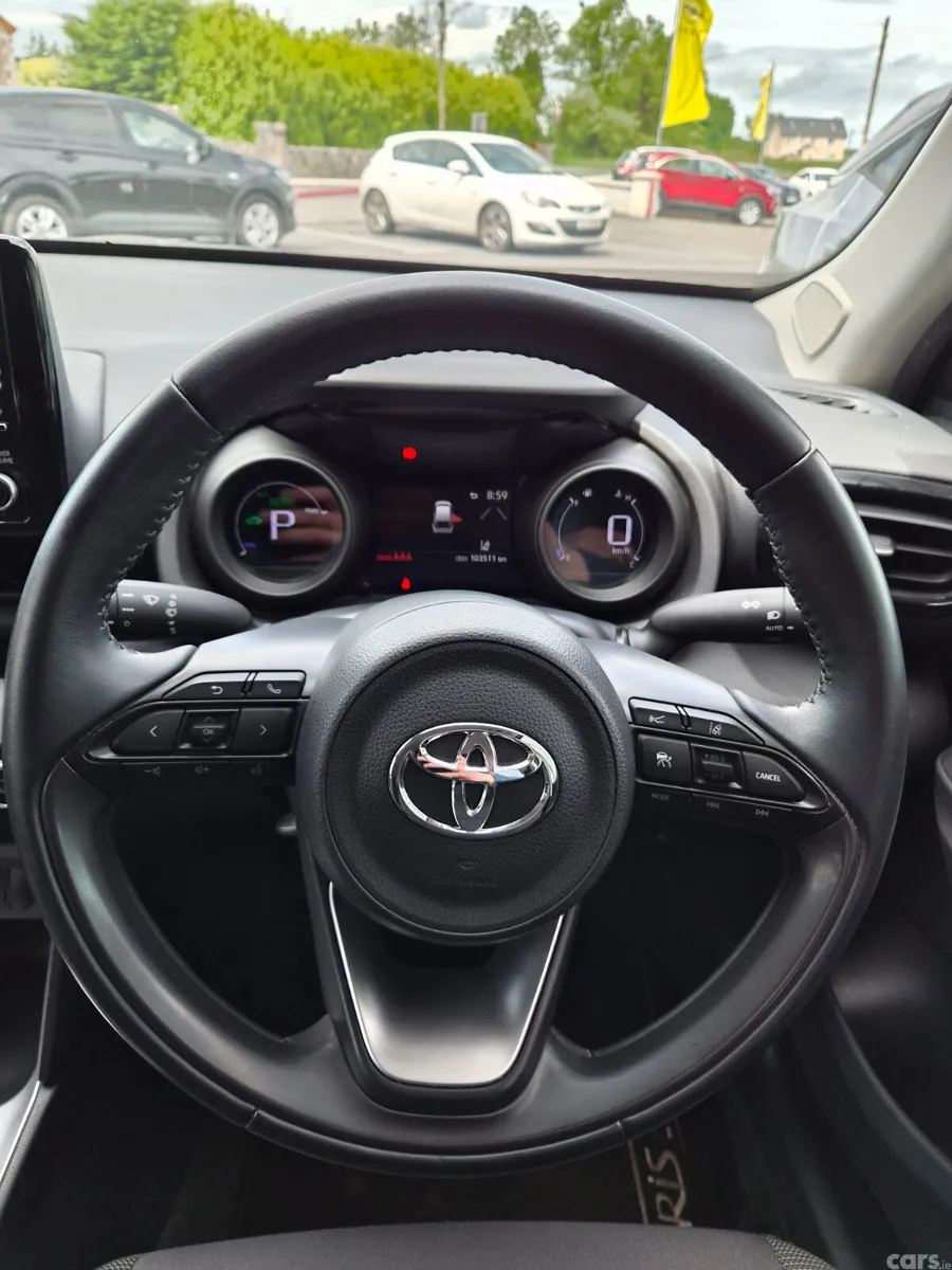 Toyota Yaris Cross SUV, Petrol Hybrid, 2021, White
