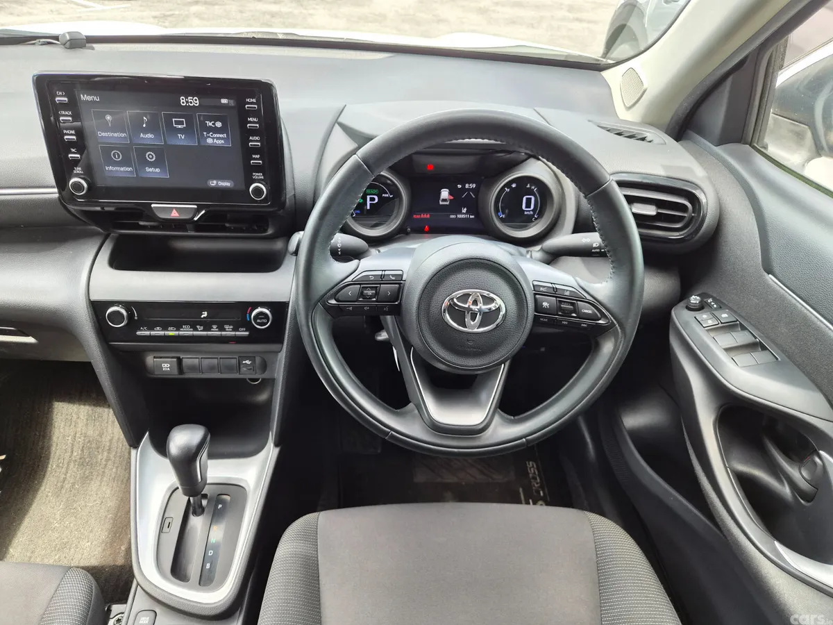 Toyota Yaris Cross SUV, Petrol Hybrid, 2021, White