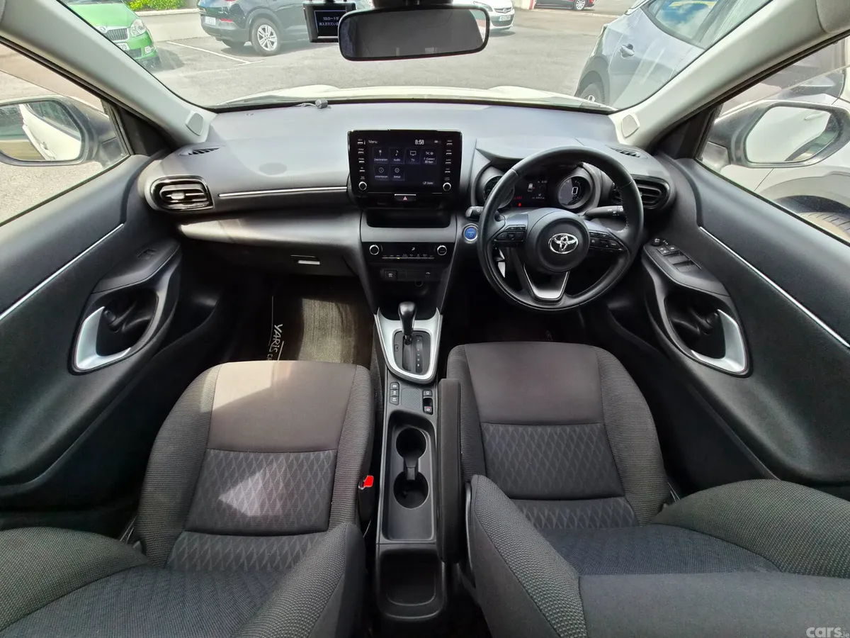 Toyota Yaris Cross SUV, Petrol Hybrid, 2021, White