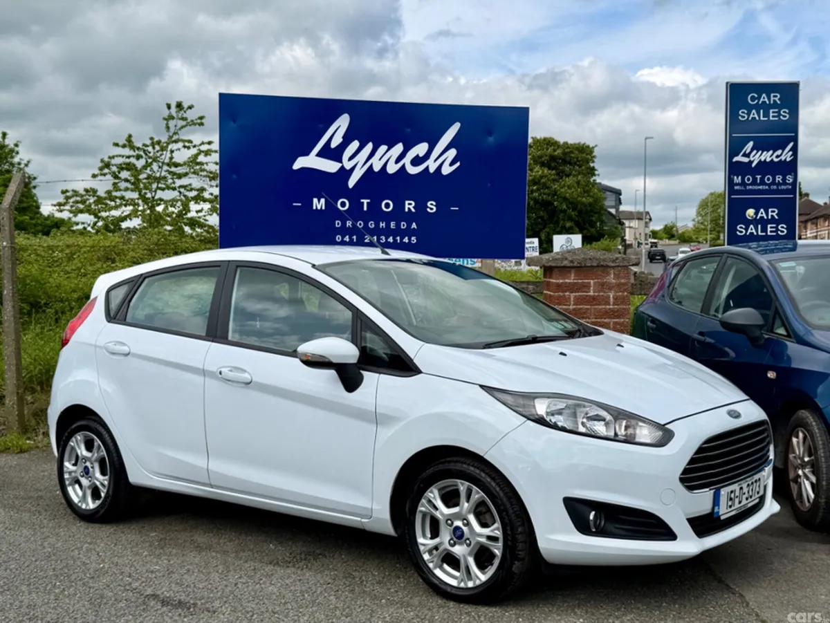 Ford Fiesta Hatchback, Petrol, 2015, White