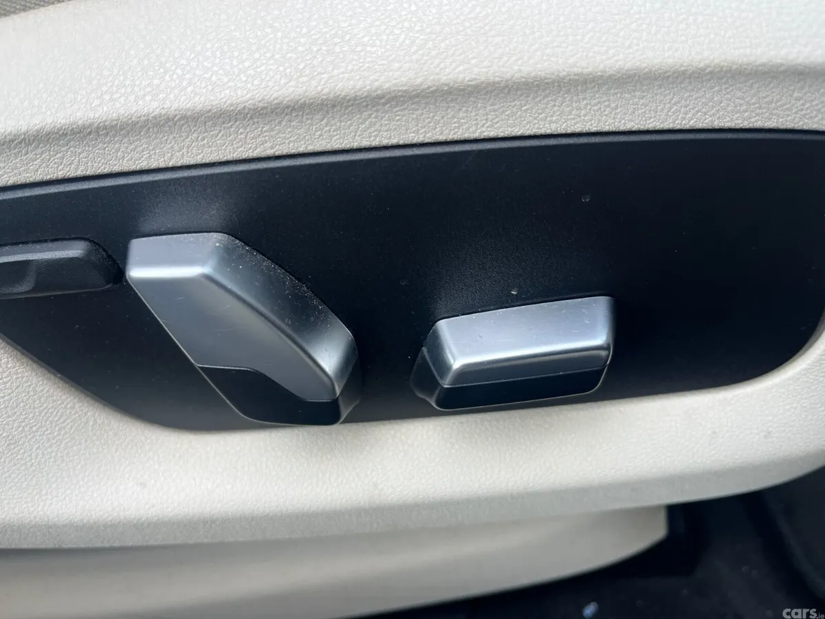 BMW 5-Series Saloon, Petrol Hybrid, 2017, Blue