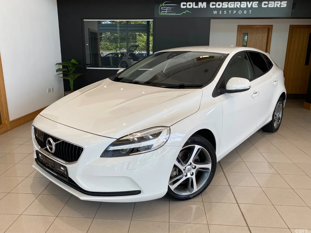Volvo V40 Hatchback, Diesel, 2017, White