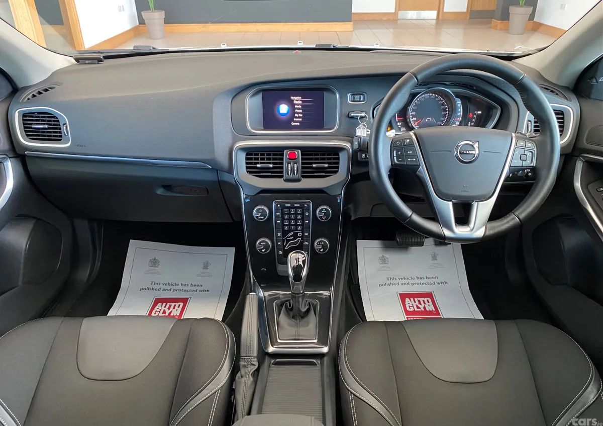 Volvo V40 Hatchback, Diesel, 2017, White