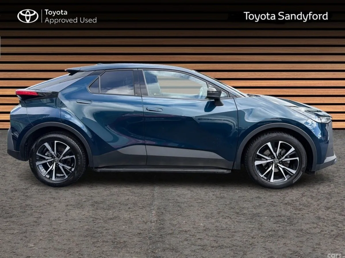 Toyota C-HR SUV, Petrol Hybrid, 2024, Blue