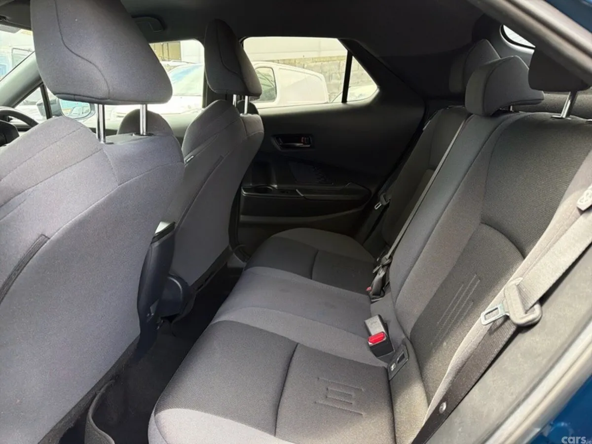 Toyota C-HR SUV, Petrol Hybrid, 2024, Blue