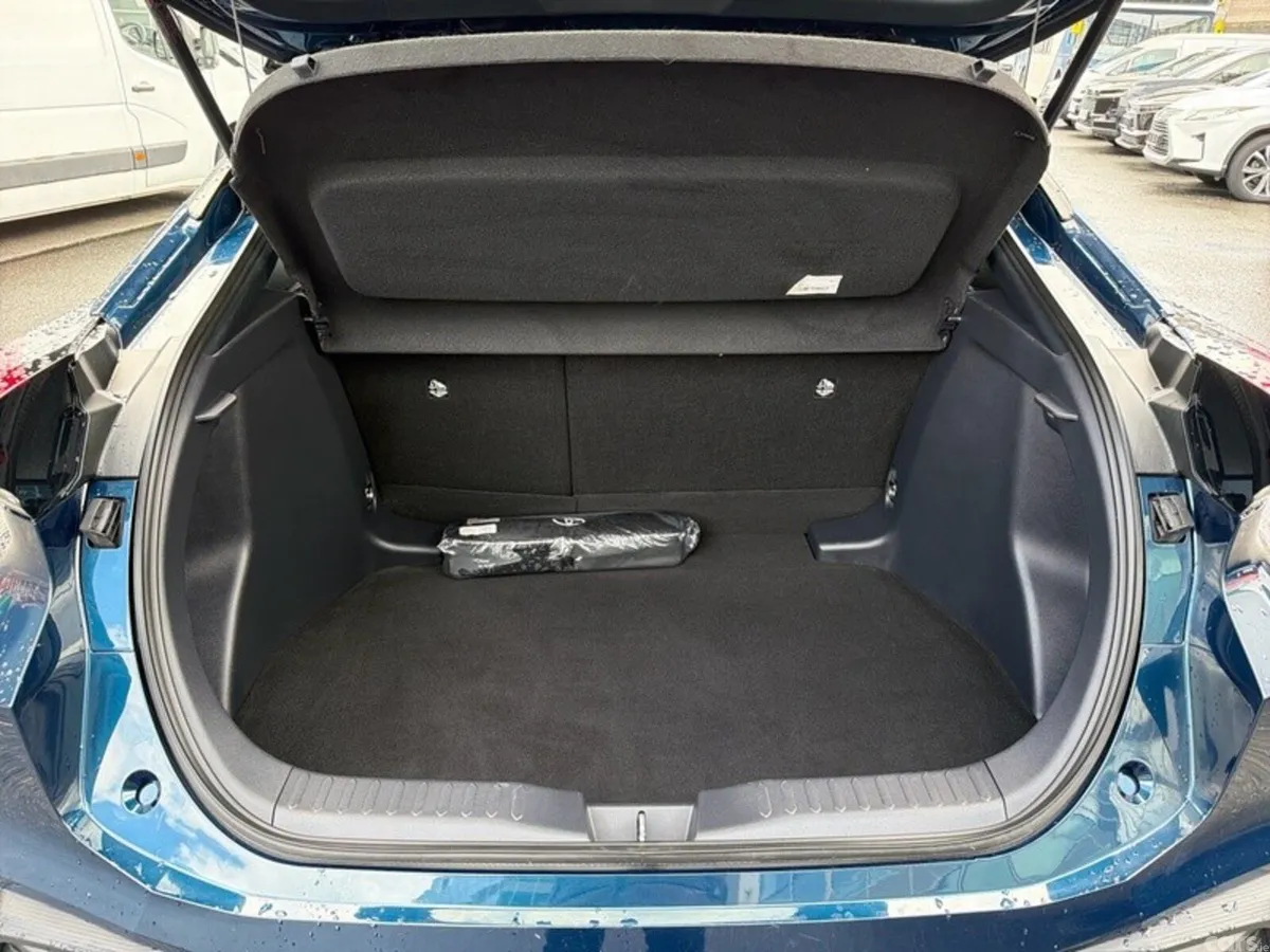 Toyota C-HR SUV, Petrol Hybrid, 2024, Blue