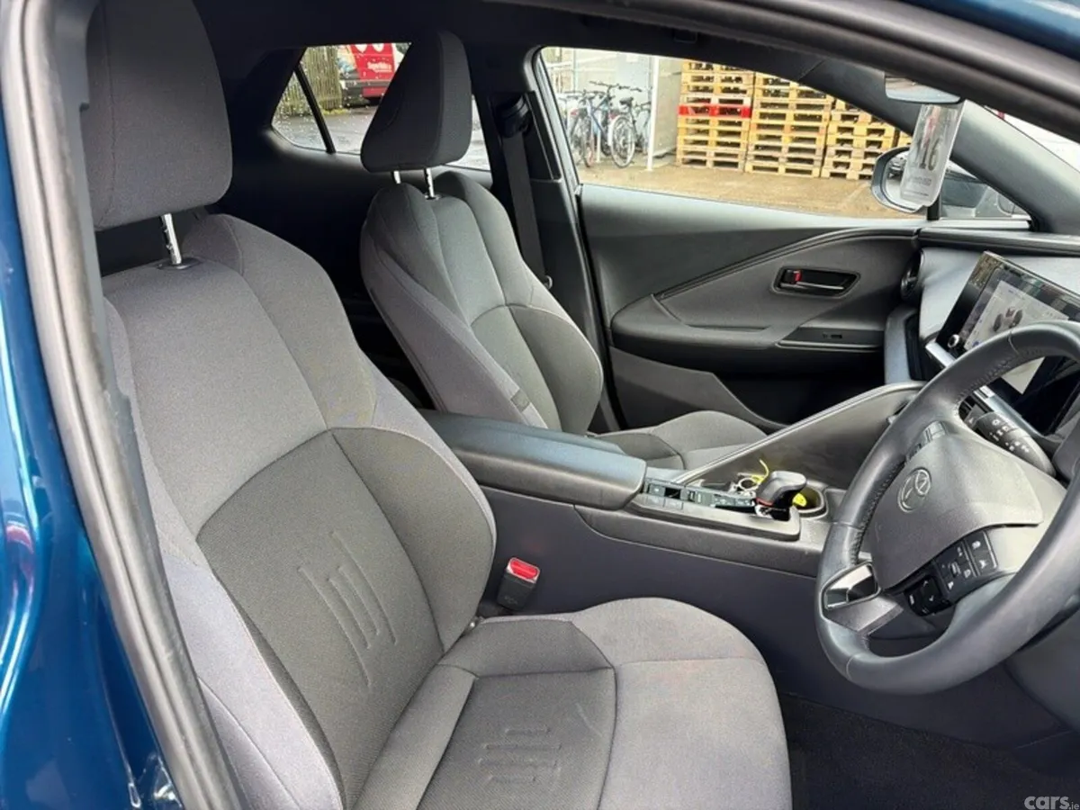 Toyota C-HR SUV, Petrol Hybrid, 2024, Blue
