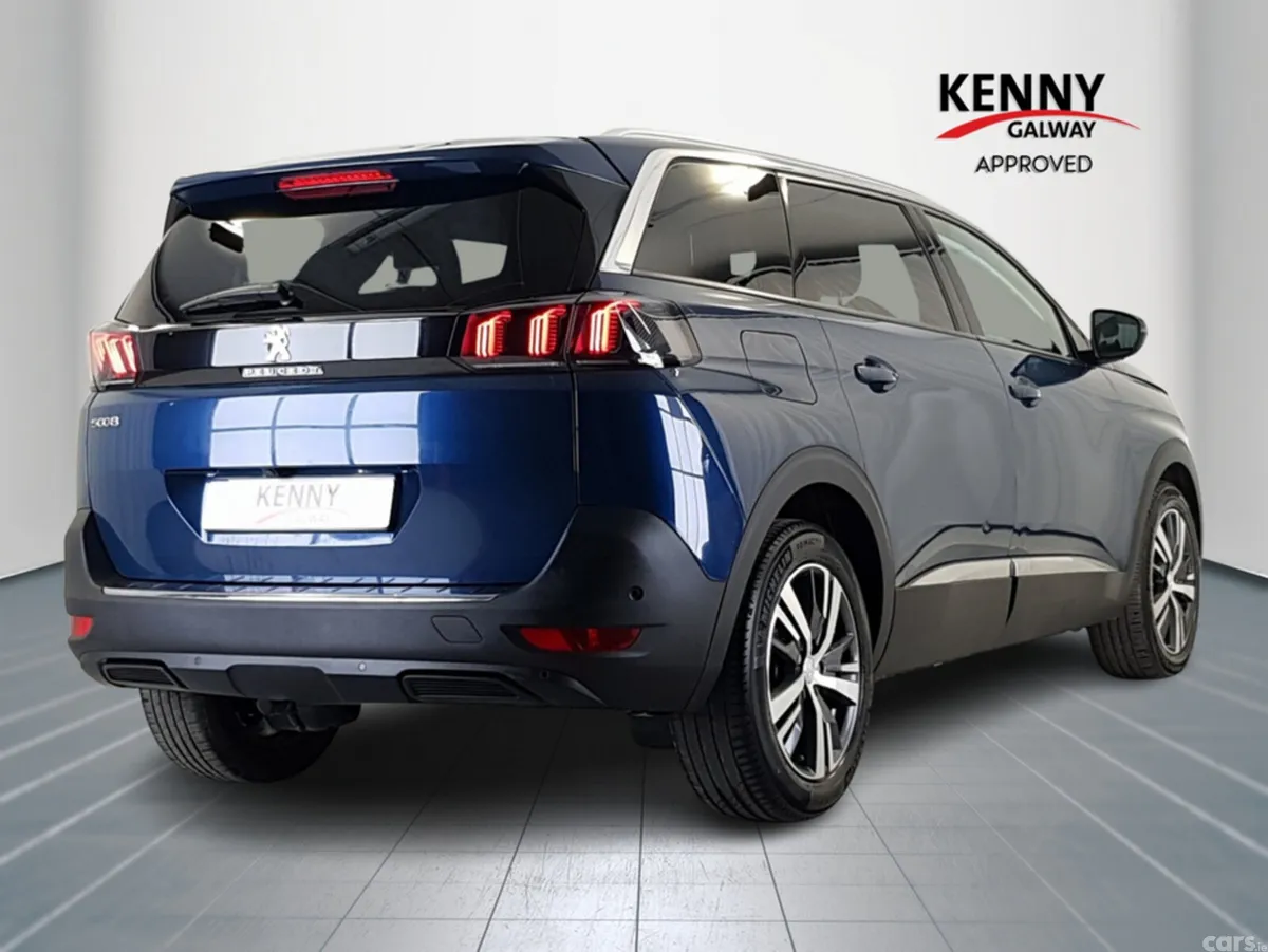 Peugeot 5008 MPV, Diesel, 2022, Blue