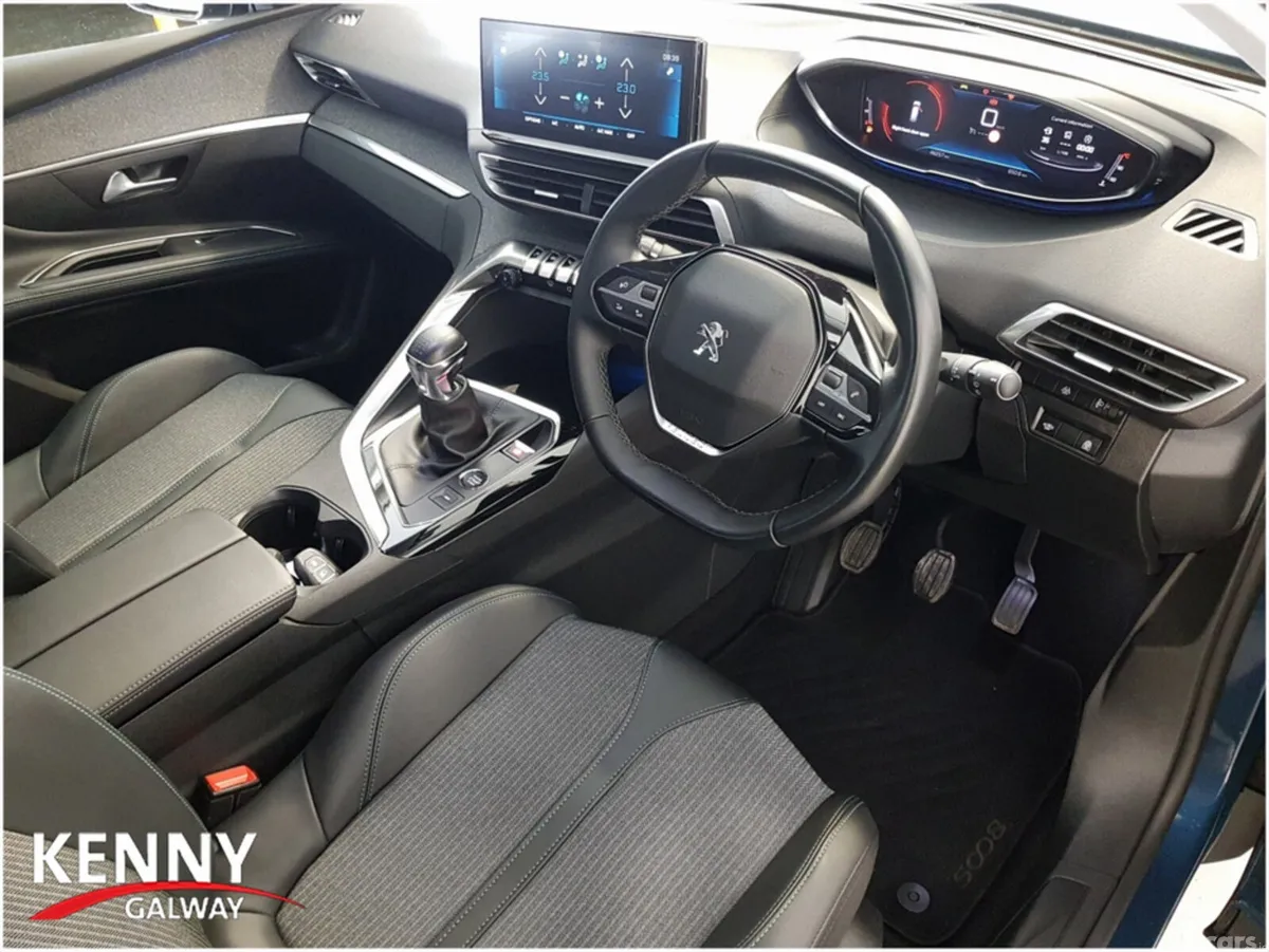 Peugeot 5008 MPV, Diesel, 2022, Blue
