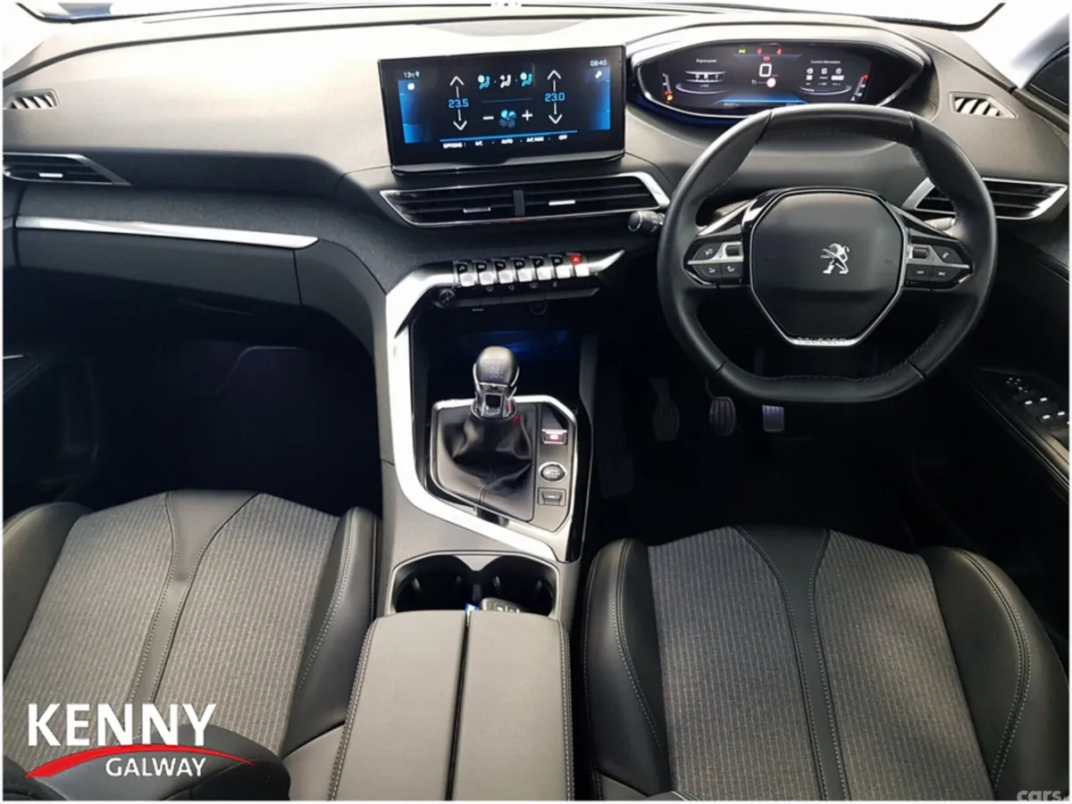 Peugeot 5008 MPV, Diesel, 2022, Blue