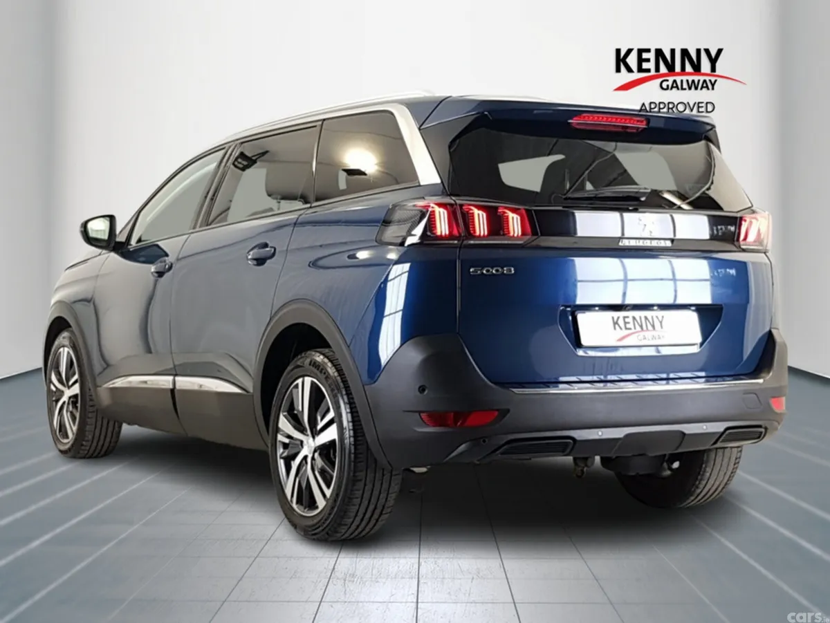 Peugeot 5008 MPV, Diesel, 2022, Blue
