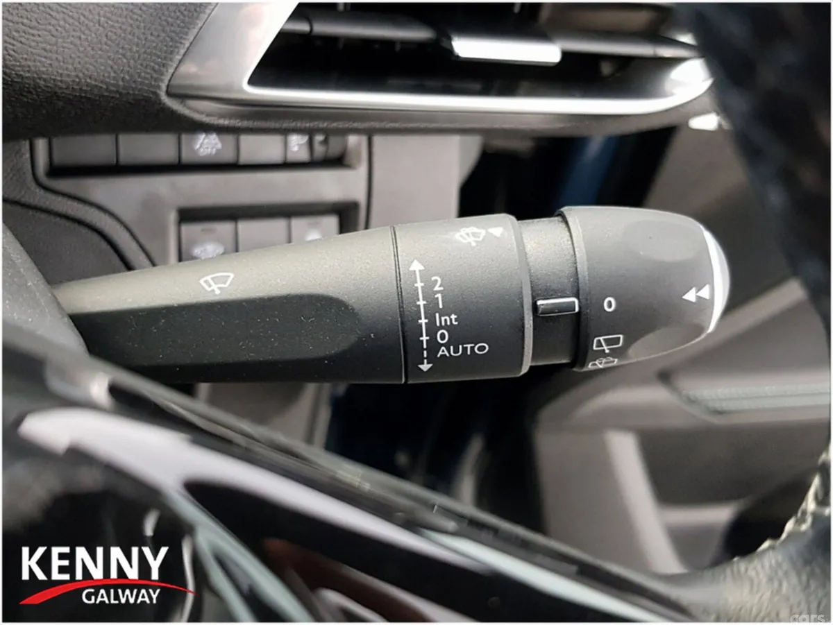 Peugeot 5008 MPV, Diesel, 2022, Blue